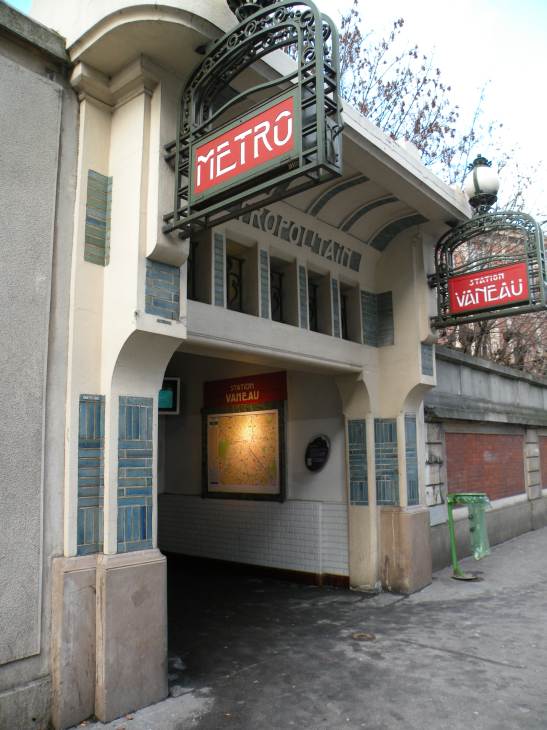  entrée du métro Vaneau, rue de Sèvres